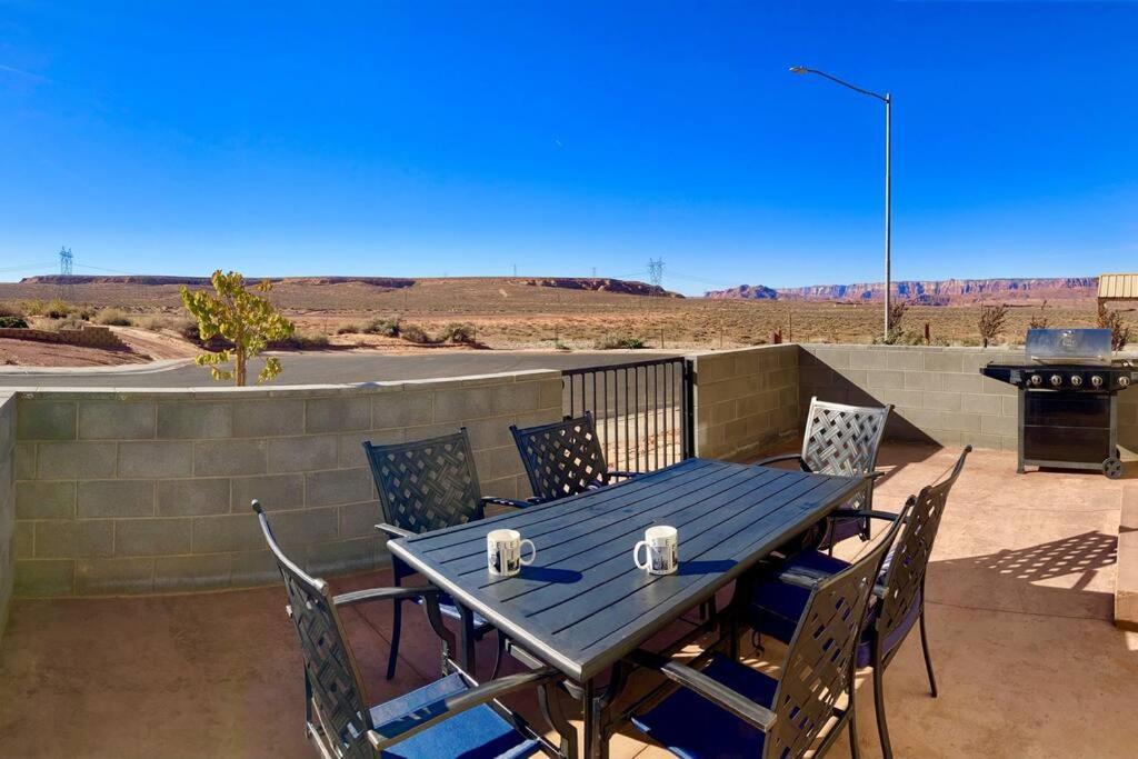 Local View Pet Friendly Boat Parking Close To Antelope Canyon Horseshoebend Page Eksteriør billede